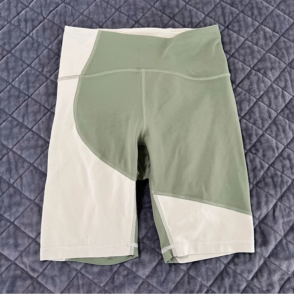 Lululemon Shorts Women 4 Nulu Colour Block High Rise Short 8” Yoga Green B14